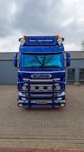 20250330-Tom-Holding-00306 20250330-Tom-Holding-00306